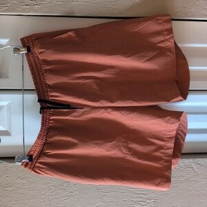 Mens Large 7 inch inseam like new gym shorts